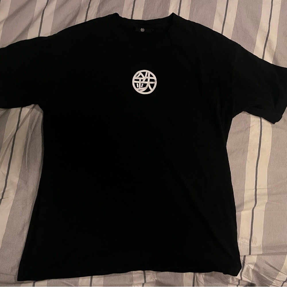 Black village hidden in iron gymshark youngla t shirt men’s medium pump cover